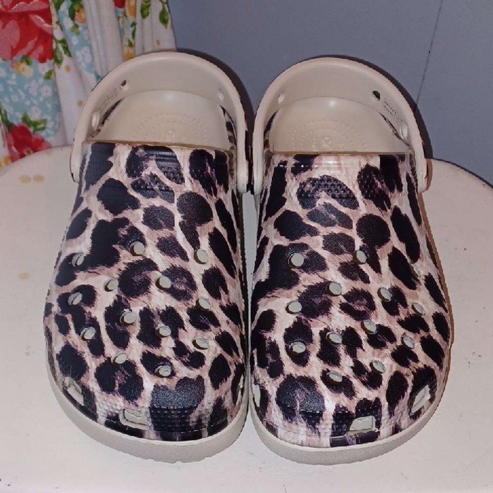 CROCS
